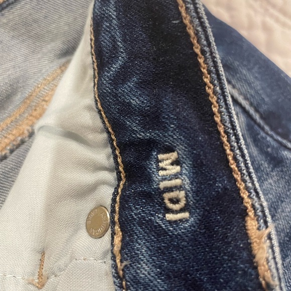 COPY - American Eagle mid rise stretch denim distressed jean shorts size 6 - Picture 4 of 5